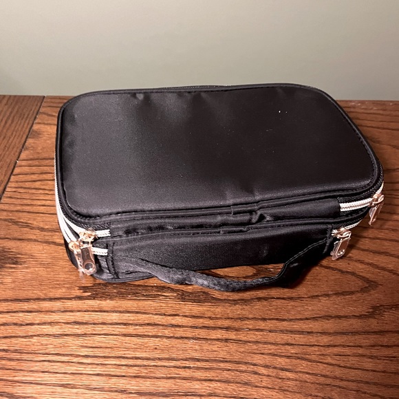 Jewelry Travel Case, Jewelry Bag, Black & Gold, Amazon - Picture 2 of 5